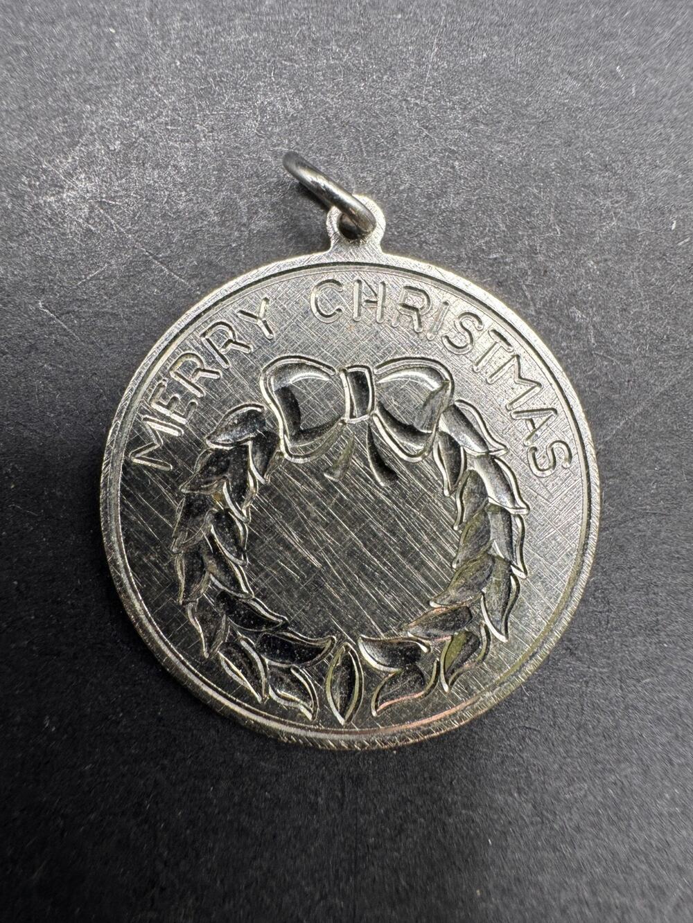925 Sterling Silver Vintage Beau "Merry Christmas" Round Pendant 24.2mm